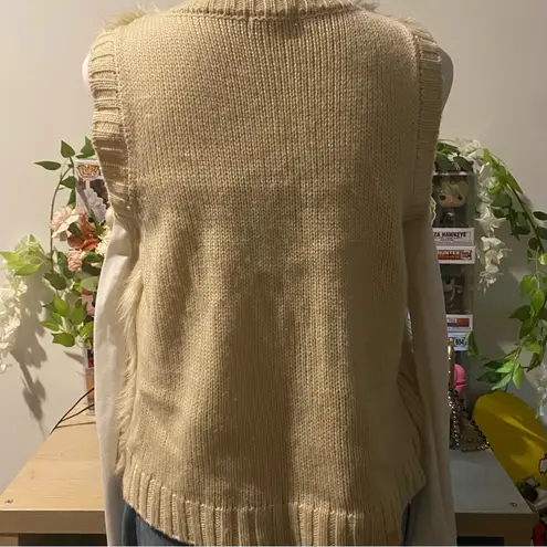 2000s vintage style indie sleaze cream faux fur vest Tan Size M