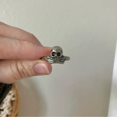 Skull Crossbones Gunmetal Pirates Ring Vintage Silver Pewter Grunge Punk Emo Goth Jewelry