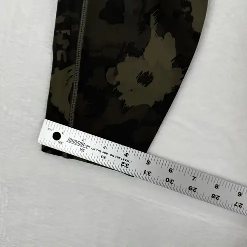 Vuori Womens Camo Print Mid Rise Pocket Leggings Medium Athleisure Activewear