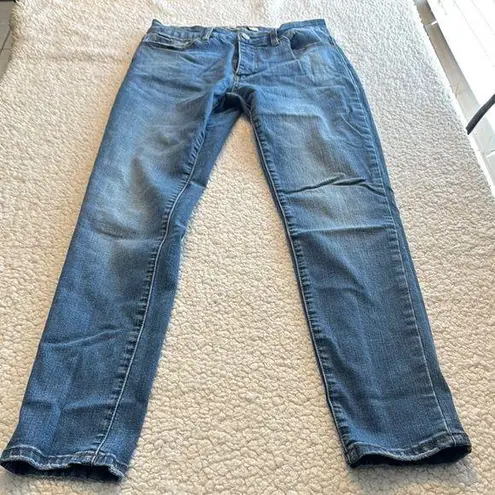 KanCan Medium Wash Skinny Jeans Slightly Distressed Blue Size 28