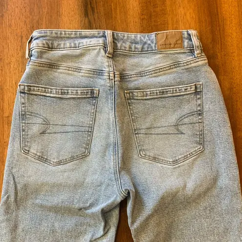 American Eagle  jeans size 2 faded denim Mom jean Strigid