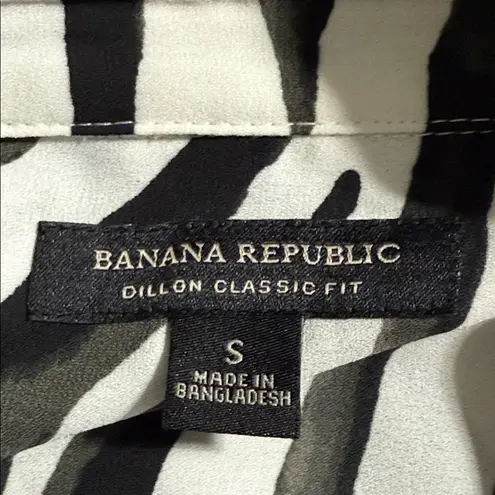 Banana Republic  Dillon classic fit size small zebra print button up long sleeve