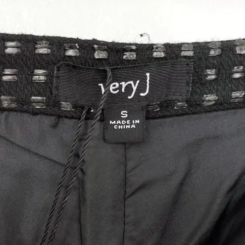 Very J New Shiny Stitch Textured Weave Shorts Black