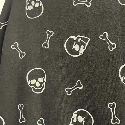 Pumpkins & Potions Skulls and Bones Long Sleeves Crewneck Pullover Shirt