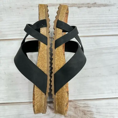 Very G Black Metallic Crisscross Strappy Sandals Contoured Footbed NEW