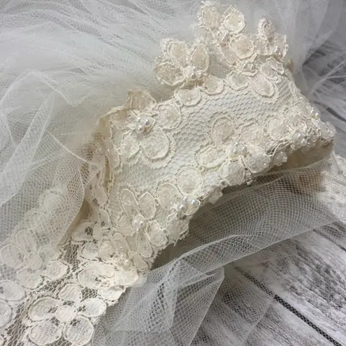 VINTAGE Lace Wedding Dress and Veil Size undefined