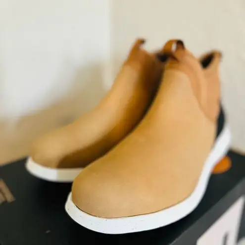 Bogs Juniper Freedom Chelsea Leather Sneaker, Size 9.5, Toffee/Brown, NWT Brown