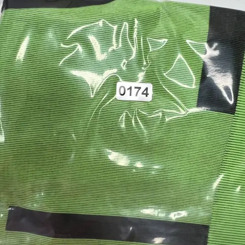 Fabletics  X Maddie Ziegler Size XS Sports Bra Neon Green Dakota Seamless Women’s