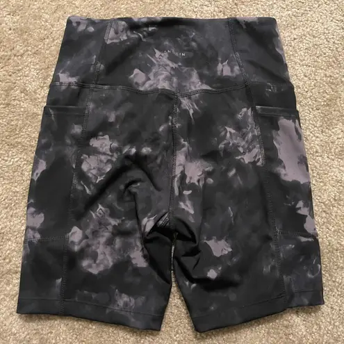 Danskin Women’s  High Rise Tie Dye Biker Shorts Black Gray Size S