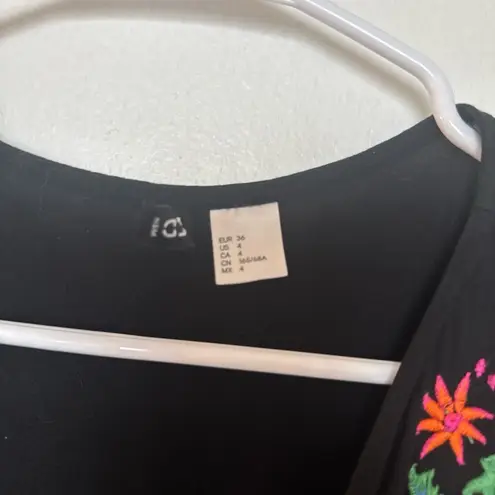 H&M  Black Floral Embroidered Women's Top - Image 2