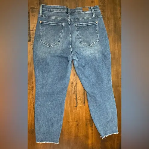 Judy Blue 16W “Howdy” Boyfriend Hi Rise Raw Hem