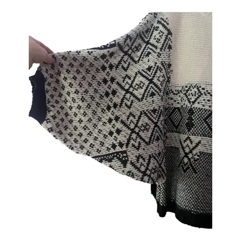 ee:some Black and White Dolman Sleeve Sweater