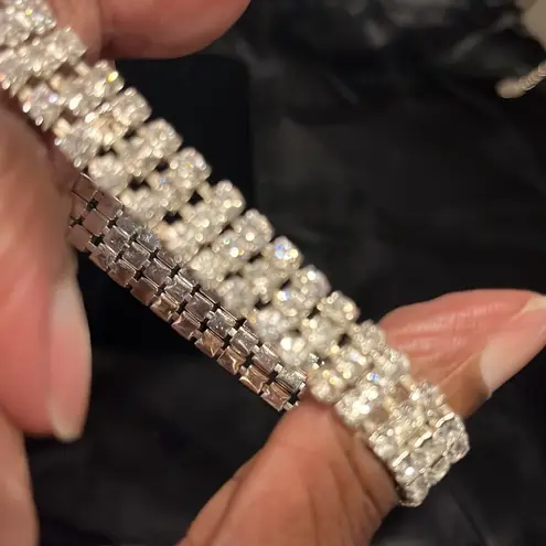 Stunning diamanté stretch bracelet. Fits any size. Stunning.