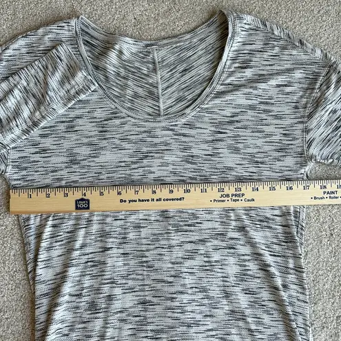 Lululemon Black Gray Long Sleeve Performance Round Neck Yoga Top Women’s Size 6