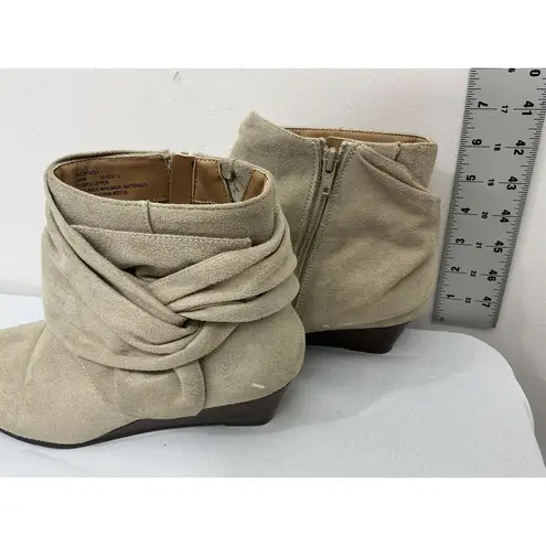Comfortview Womans Comfort View Size 8 WW Beige Fabric Zip Wedge Ankle Boots
