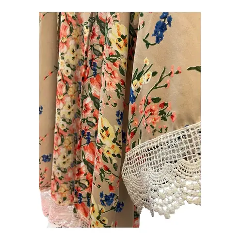 Trendy Boutique Tan Lace Trim Robe Size undefined