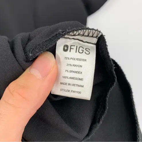 FIGS  Casma Three Pocket Scrub Top Black S