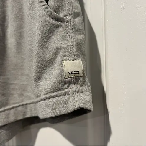 Vuori Halo Performance Shorts Womens Medium Pale Gray Heather