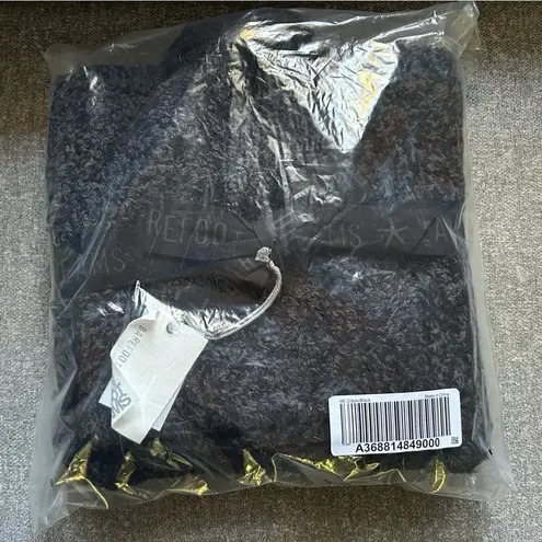 Barefoot Dreams NWT Black Cozy Fuzzy Scarf and Hat Set