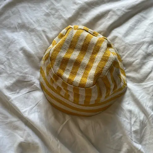 Gap Never worn:  yellow & cream striped bucket hat