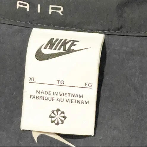 Nike  Women’s Size XL Sportswear Air Aop Crop Windbreaker In Black Pullover