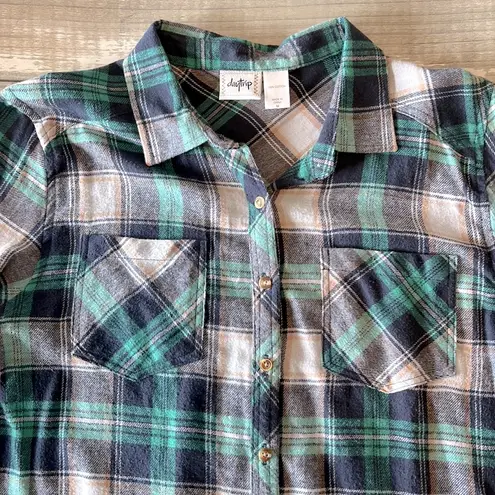 Daytrip Long Sleeve Flannel Shirt Size: M Color: Navy/Green