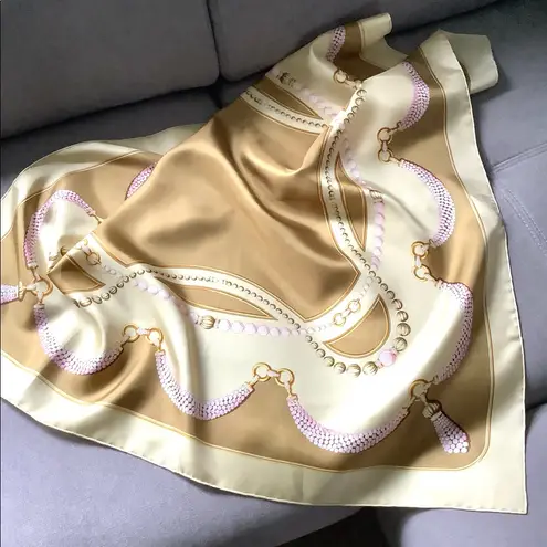 Cartier Authentic silk scarf 🔥