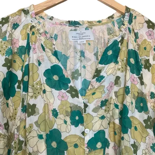 Birds of Paradise By Trovata Birds of Paradis V-neck Balloon Short Sleeve Floral Button Front Blou