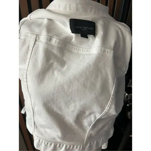 Ann Taylor  Jean jacket stretchy comfy size small white - Image 5