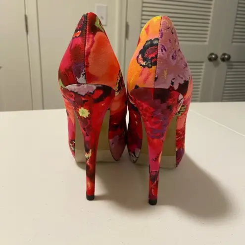 Angeles Shoes women’s floral Fiona pumps — size 7 Pink