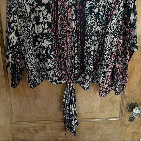 Love Stitch Bohemian Gorgeous V Neck Blouse. Size Small