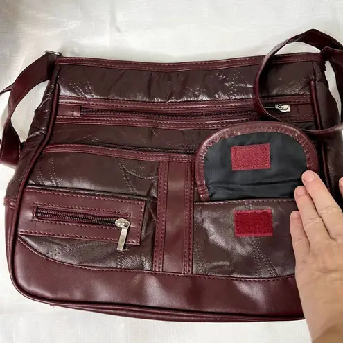 Source Unknown Purse with Lots of Pockets Dark‎ Maroon Medium Size