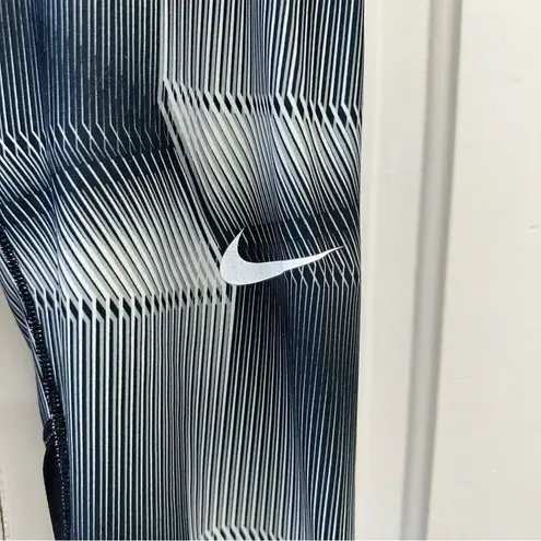 Nike  Pro athletic dri-fit leggings capris black gray women's‎ medium