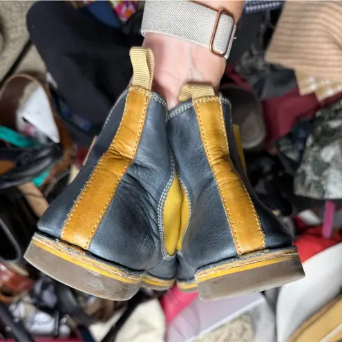 LIKE NEW PIKOLINOS Royal Pull on Chelsea Boots Sz 40 Gold