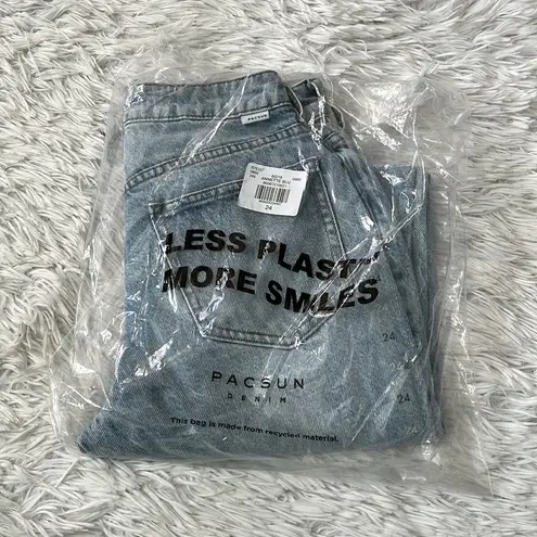 PacSun New  Women’s distressed Light Blue Mom Jeans size 24