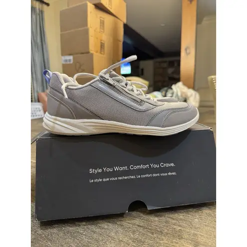 Vionic Cassis Shoes - Women's, Light Grey, Size 8 Sneaker Tennis Shoe Comfort