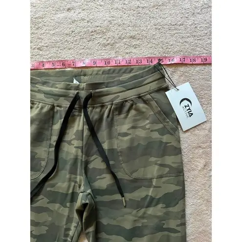 Zyia  Active Women's Camo Unwind Joggers Size Medium NWT