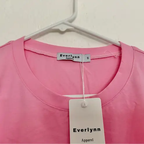 Everlynn Apparel Puffed Satin Sleeve Size Small NWT Color Pink Round Neck