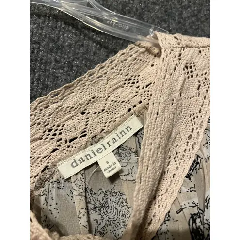 Daniel Rainn Chiffon Top Womens Small Beige Floral V-Neck Pleated 3/4 Sleeve - Image 3