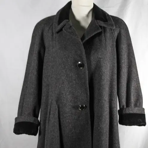 Classic New York Streetstyle Dark Gray Wool Overcoat with Velveteen Trim Size 10