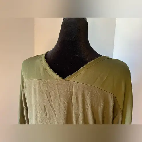 Harvé Benard 3/4 sleeve Green blouse with grommet detail