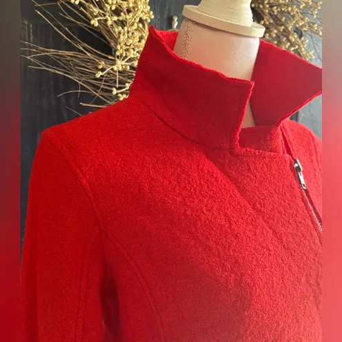 Tahari Wool Blend Red asymmetrical Jacket Womens size XS. NWT