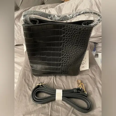 AOTA | Croc Embossed Top Handle Bucket Bag W/ Crossbody | $188 | NWT Black