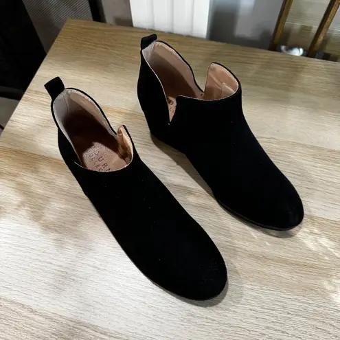 Journee Collection Women's Mylee Pull On Round Toe Wedge Booties Size 8.5