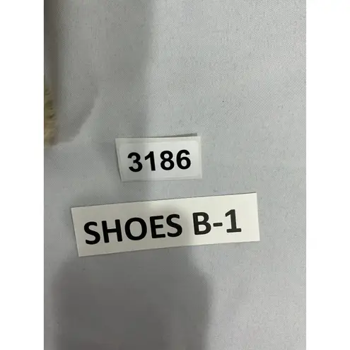 Isotoner Womans Miranda Size 8 Beige Lined Zip Chunky Heel Winter Boots