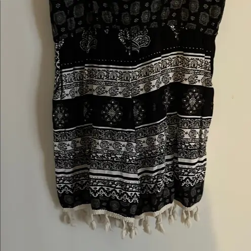 Black and White Patterned Romper Size undefined