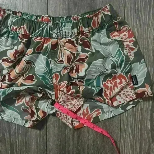 Patagonia  Floral Printed Shorts XS Outdoor Active Run Summer Exercise Spring - Image 6