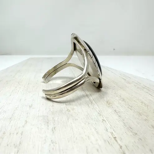 E YAZZIE Navajo sterling silver, onyx cuff bracelet, 47.2g Silver