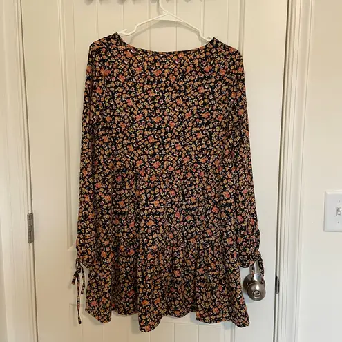 Live 4 Truth NWOT |  women’s floral tie sleeve ruffle dress — medium