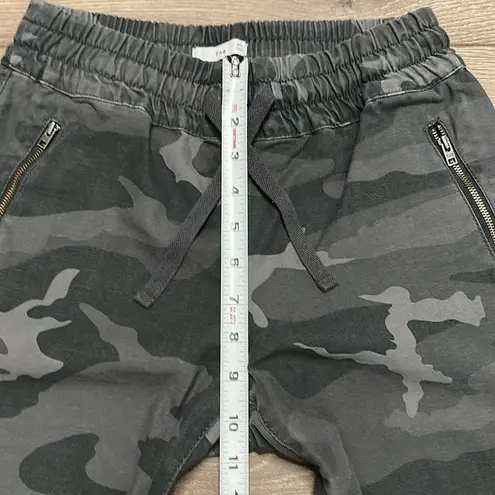 TNA By Aritzia Alix Gray Green Camo Mid Rise Jogger Pants Size XS
